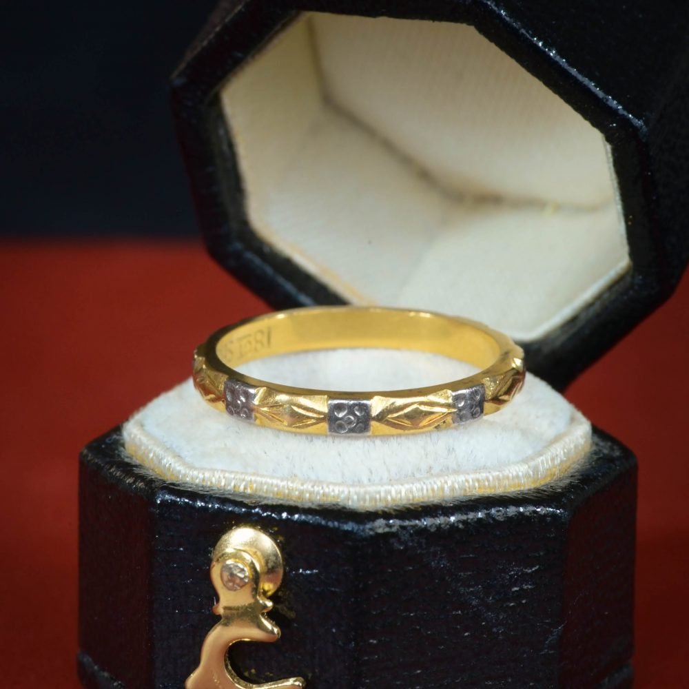 Vintage 18ct Two-Tone Gold Engraved Ring