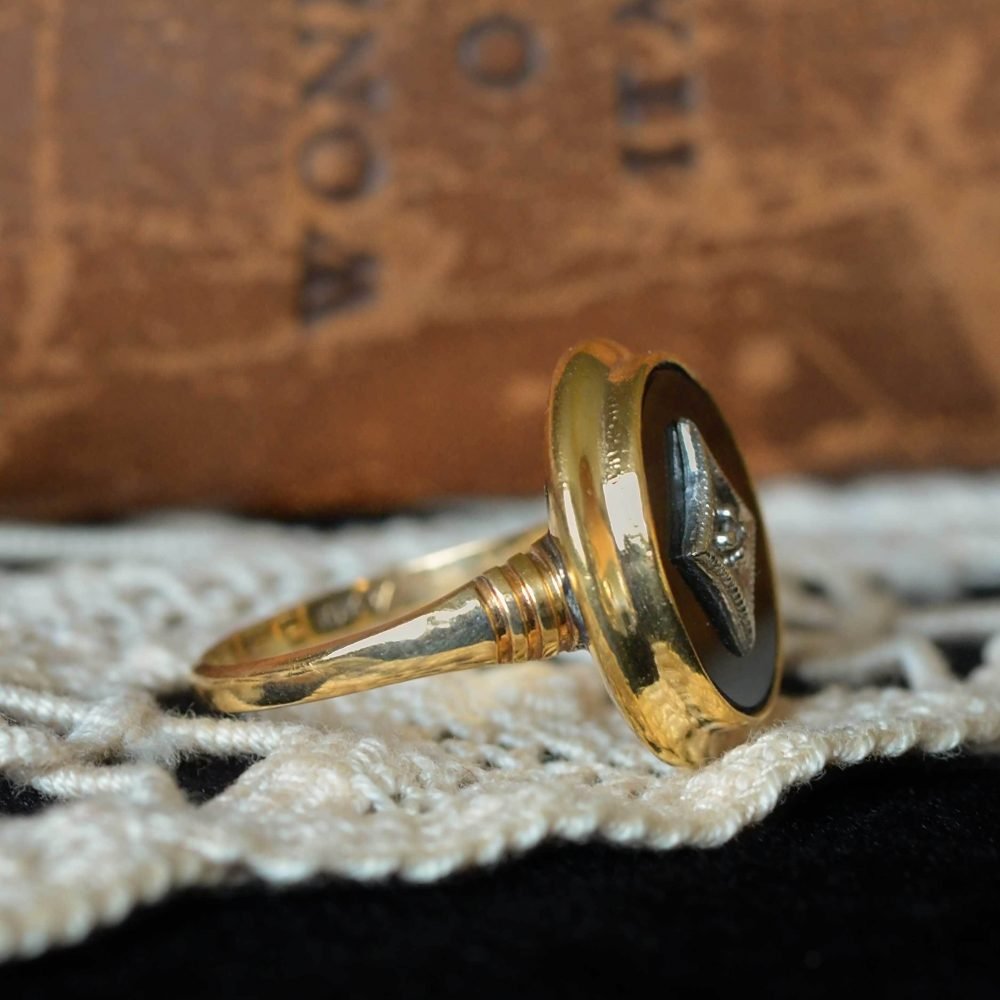 Art Deco 10ct Gold, Onyx and Diamond Ring - Image 5