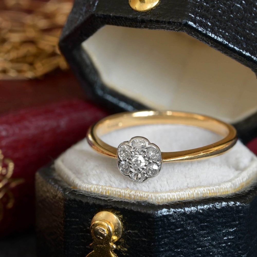 Art Deco 18ct Gold, Diamond Daisy Ring - Image 5