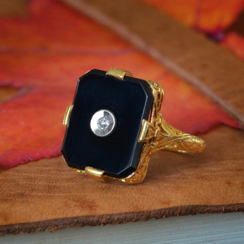 Art Deco 14ct Gold, Onyx & Diamond Filigree Ring - Image 3