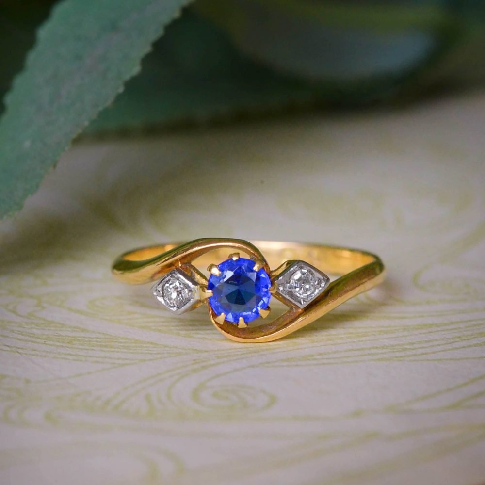 Edwardian 18ct Gold, Diamond & Blue Paste Crossover Ring - Image 3
