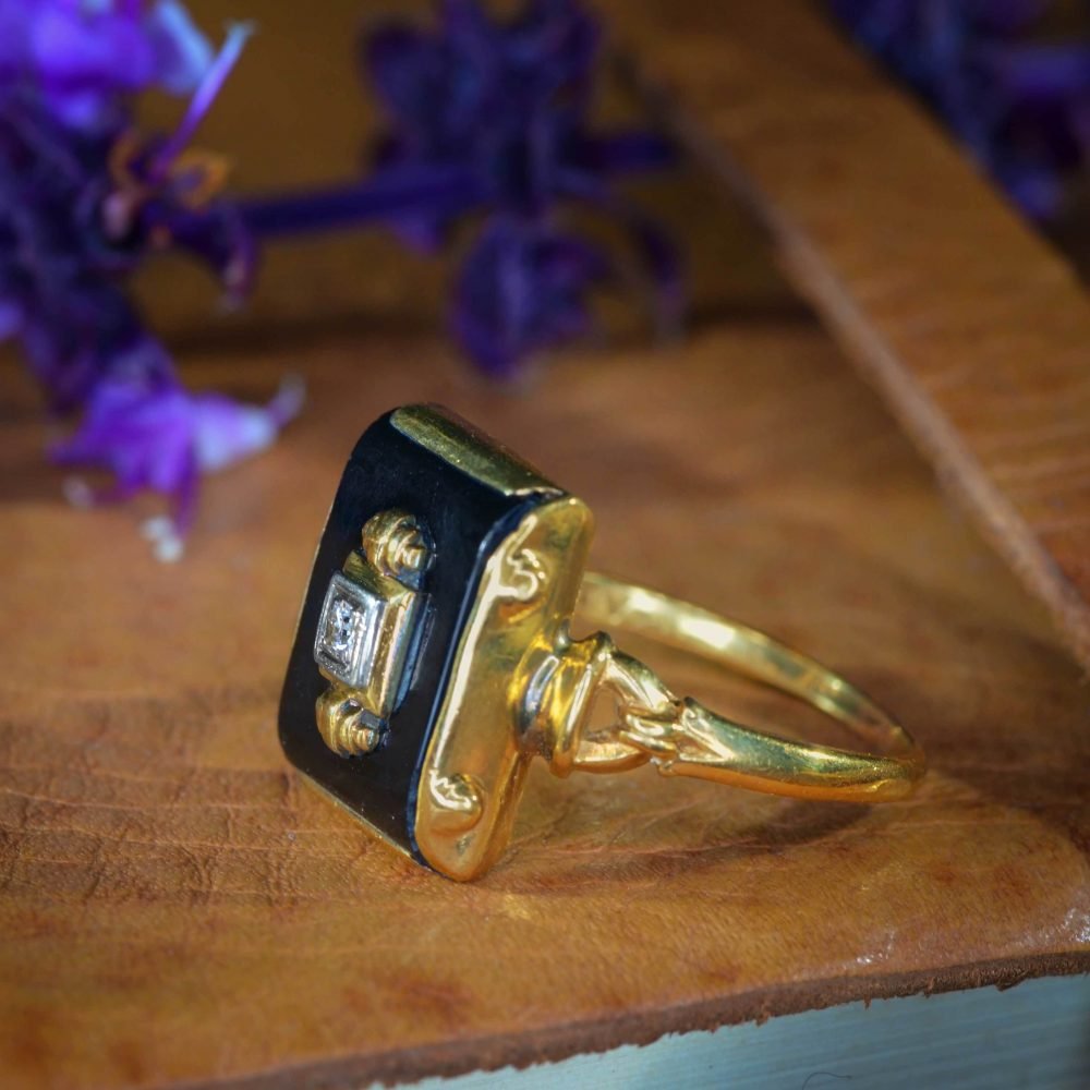 Art Deco 10ct Gold, Onyx & Diamond Ring - Image 6