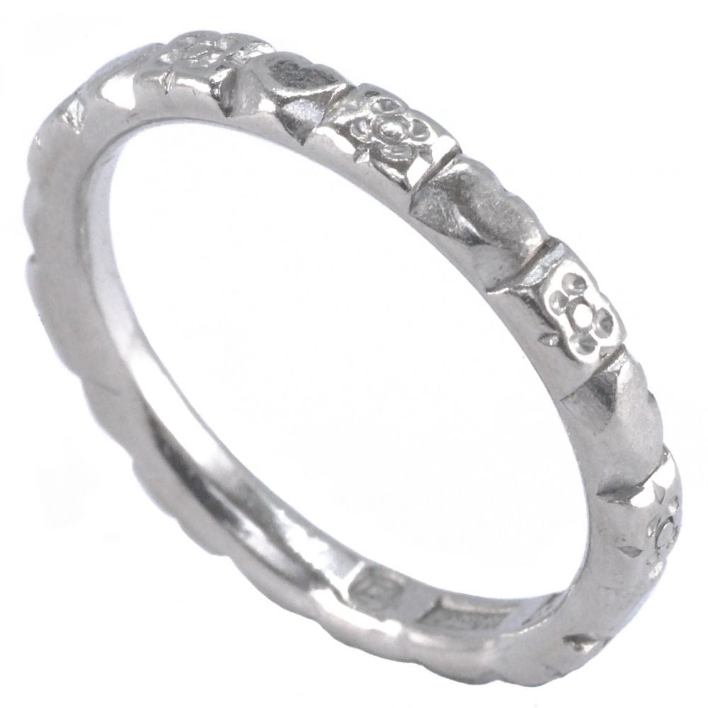 Vintage 19ct White Gold Engraved Band Ring - Image 4