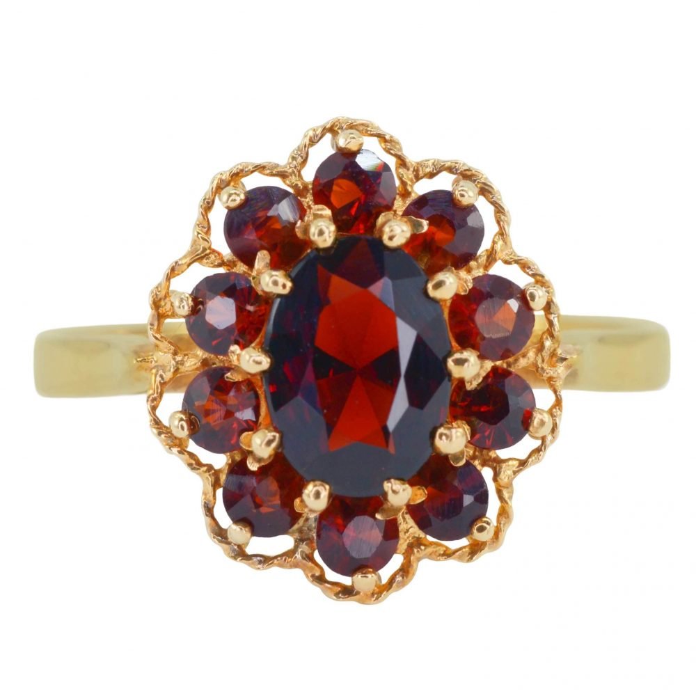Vintage 9ct Gold, Garnet Oval Cluster Ring - Image 3