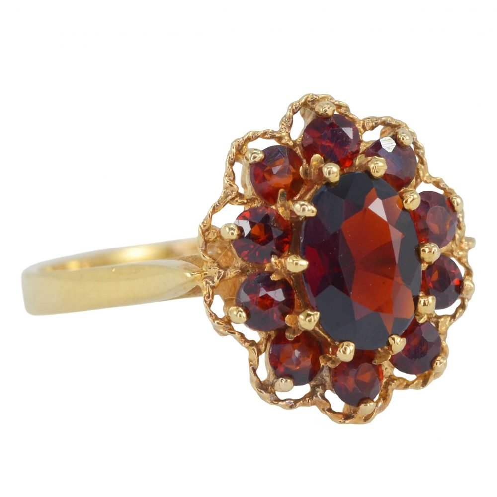 Vintage 9ct Gold, Garnet Oval Cluster Ring - Image 4