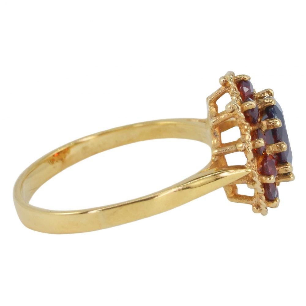 Vintage 9ct Gold, Garnet Oval Cluster Ring - Image 5