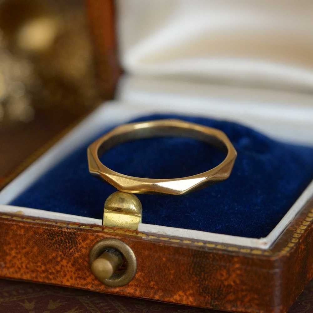 Late Art Deco 9ct Yellow Gold Faceted Ring