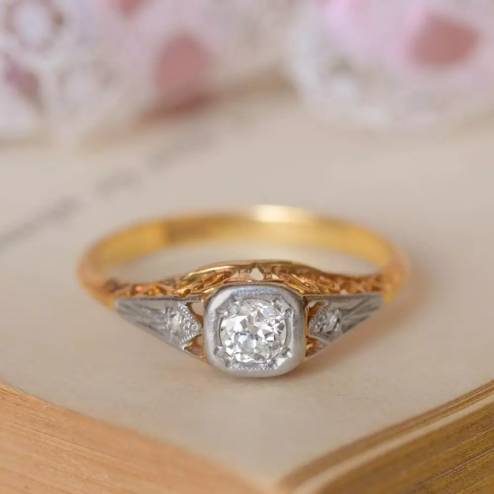 Art Deco Diamond Filigree Ring in 18ct Gold & Platinum