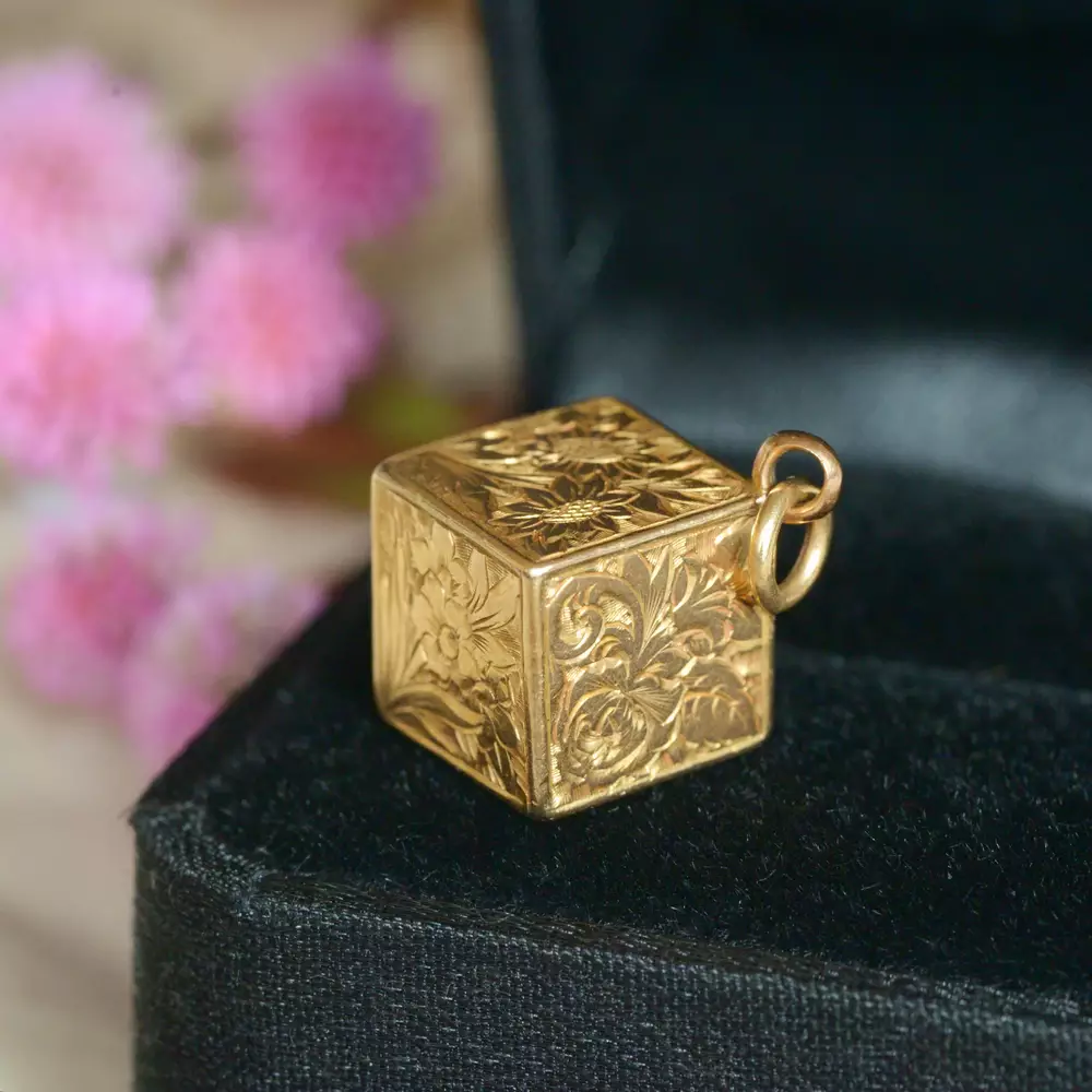 Antique Floral Engraved Cube Charm in 9ct Gold