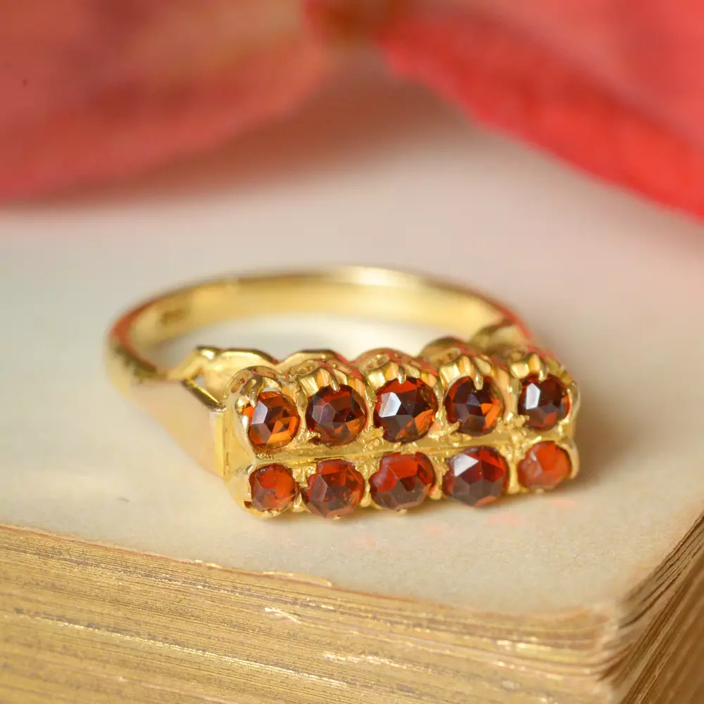 Vintage 9ct Gold, Garnet Bridge Ring