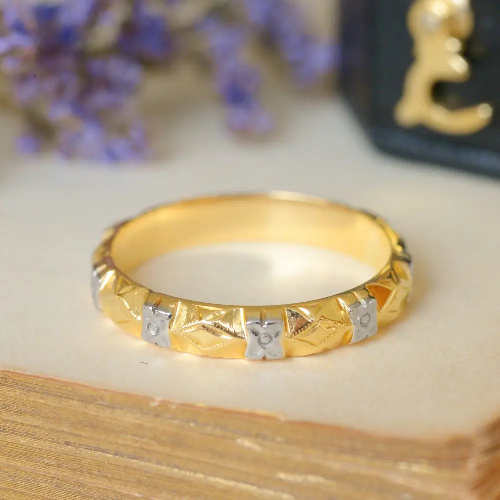 Vintage Australian Orange Blossom Band Ring in 18ct Gold