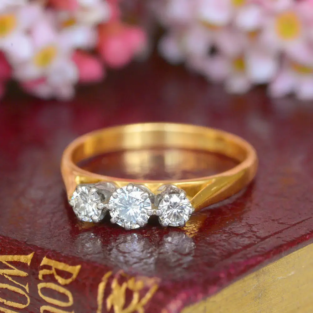 Vintage Diamond Trilogy Ring in 18ct Gold