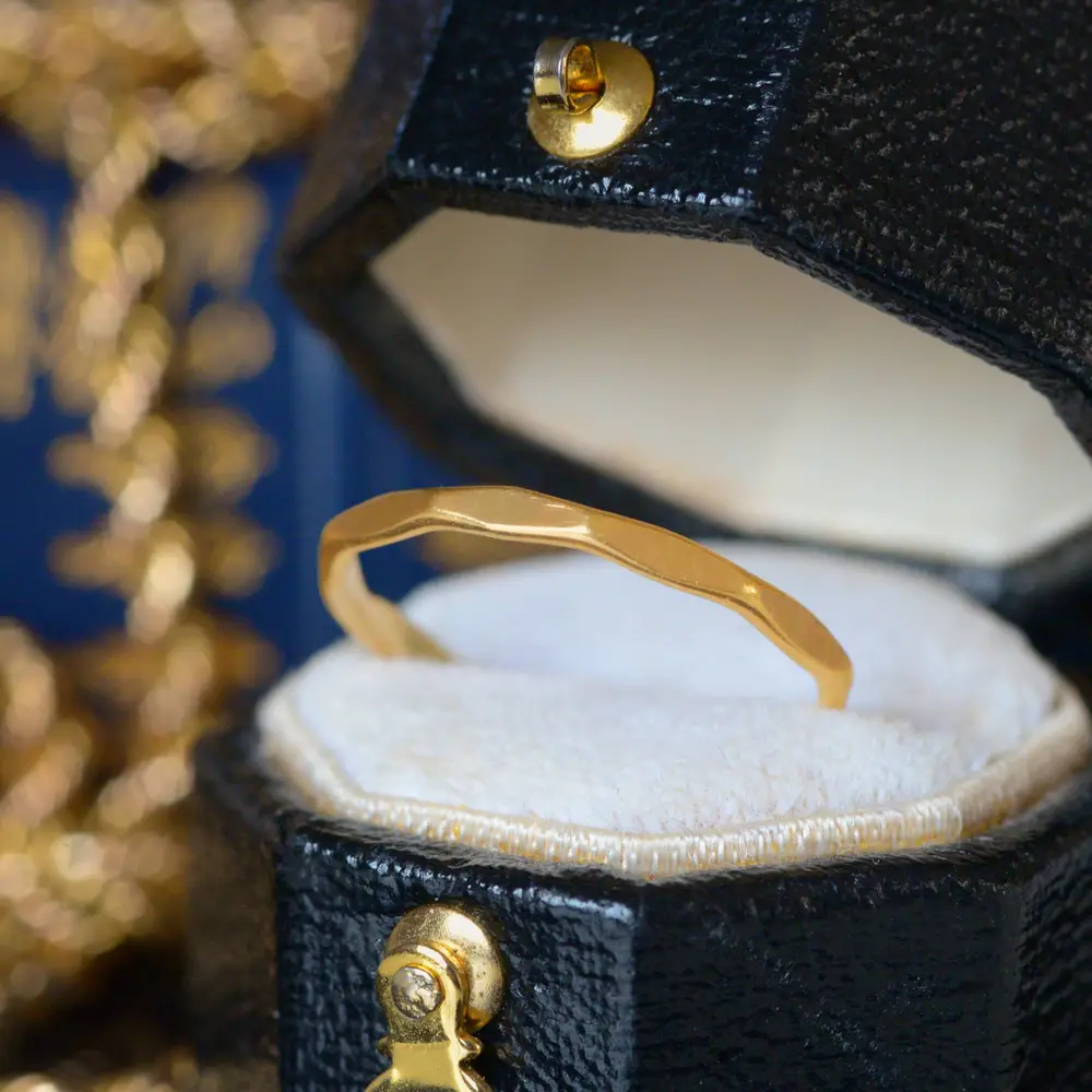 Vintage Slimline Faceted Band in 14ct Yellow Gold