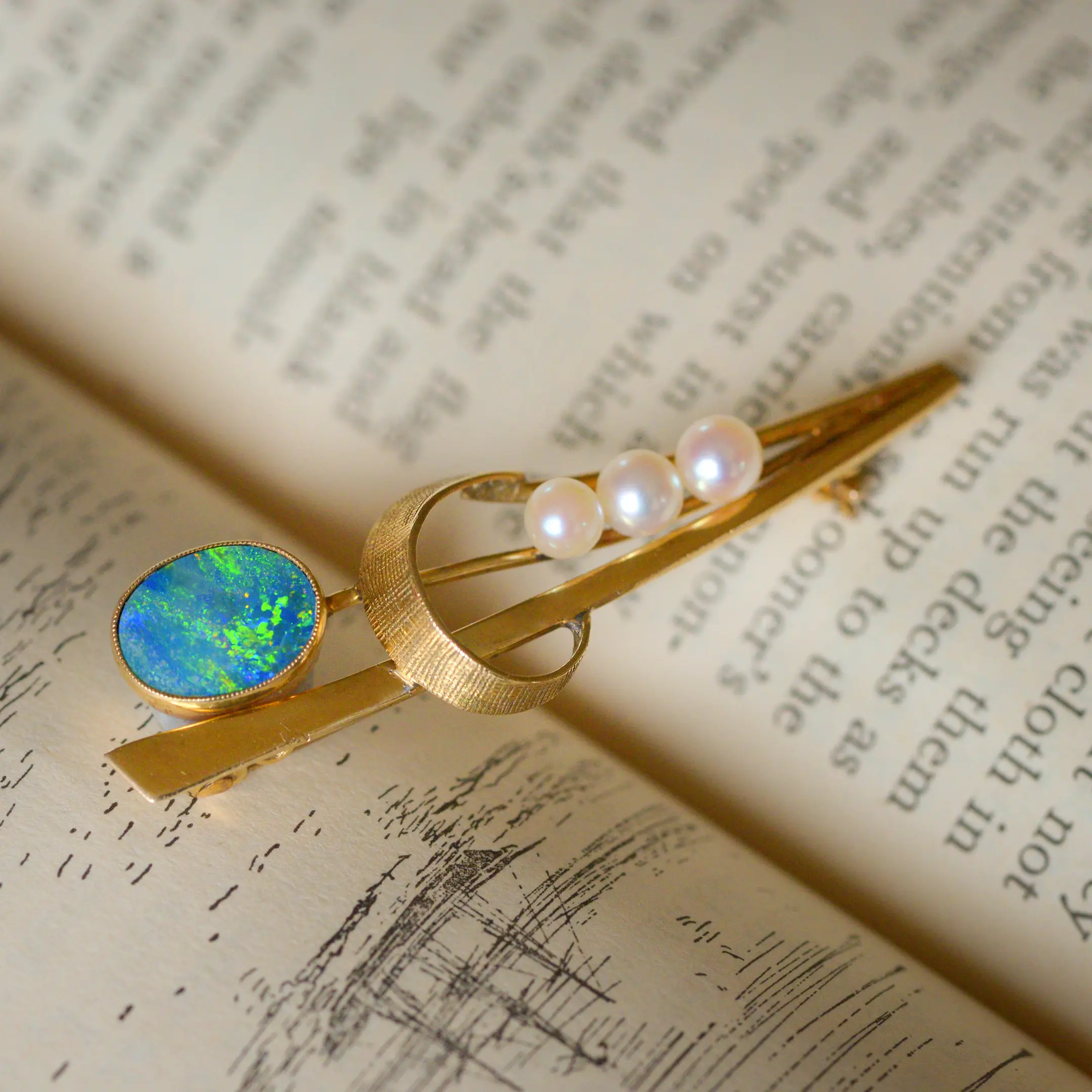 Vintage Opal & Pearl Brooch in 9ct Yellow Gold - Image 5