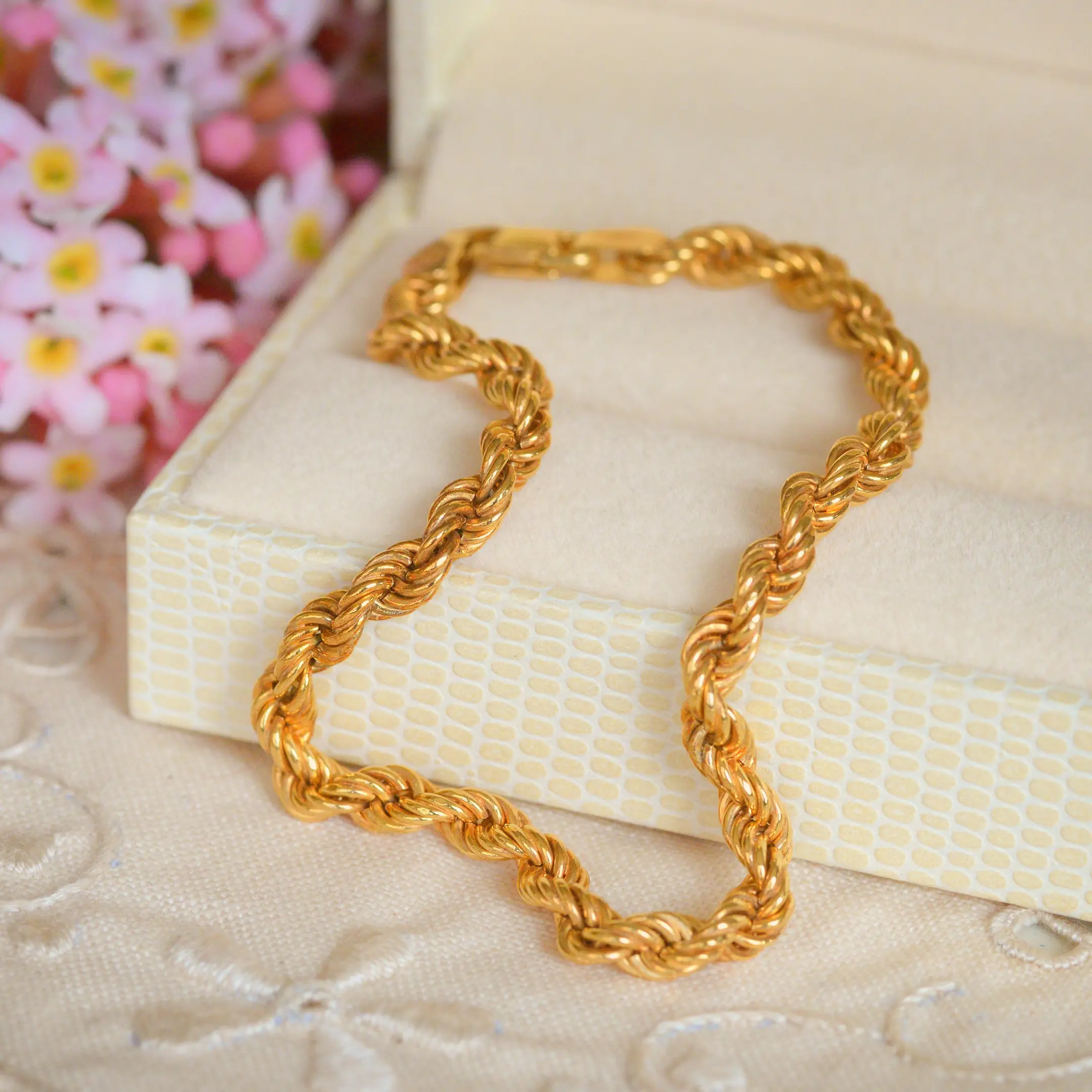 Vintage Italian Rope Link Bracelet in 9ct Yellow Gold - Image 4